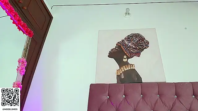 naomi campbel  online show from November 2025 09:19:02 PM