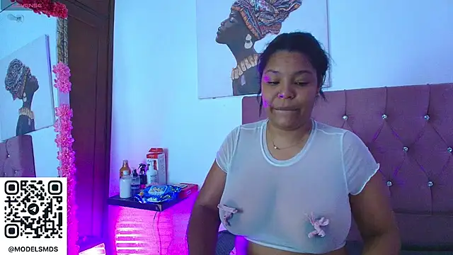 naomi campbel  online show from November 2025 01:56:01 PM