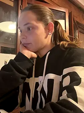 Wildmaca online show from November 2025 09:07:01 PM