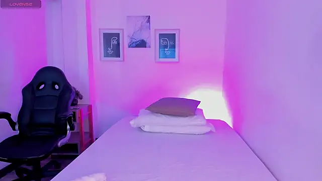 Snapshot of Anastasia_lauren chatting on November 2025 08:20:02 PM Anastasia lauren online show from November 2025 08:20:02 PM