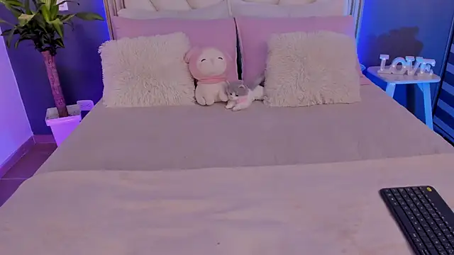 NaishaFord 1 online show from April 2026 04:38:02 AM