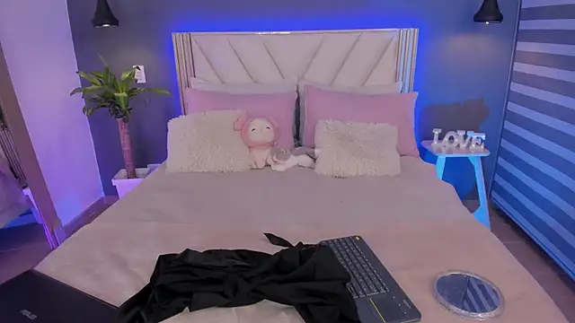 NaishaFord 1 online show from April 2026 05:31:01 AM