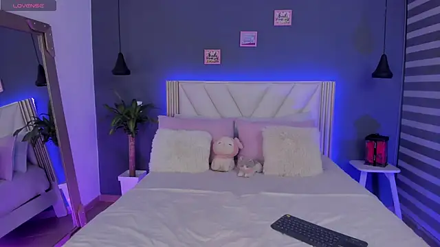 NaishaFord 1 online show from May 2026 04:52:02 AM