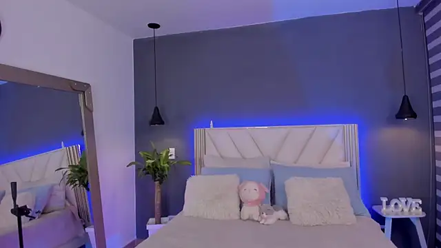 NaishaFord 1 online show from April 2026 06:31:02 AM