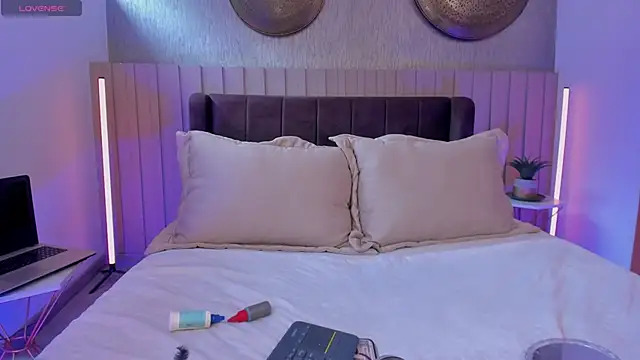 NaishaFord 1 online show from October 2025 01:45:01 PM