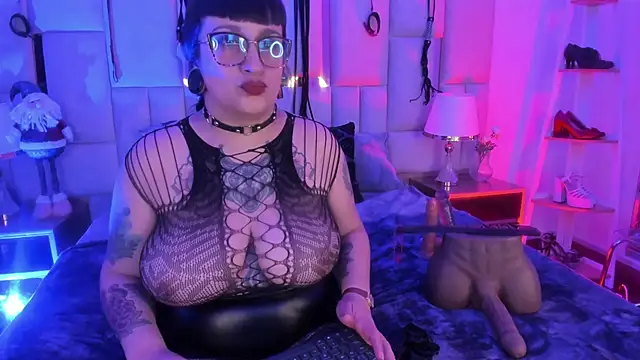 Snapshot of Violett_Novoa chatting on November 2025 12:27:01 PM Violett Novoa online show from November 2025 12:27:01 PM