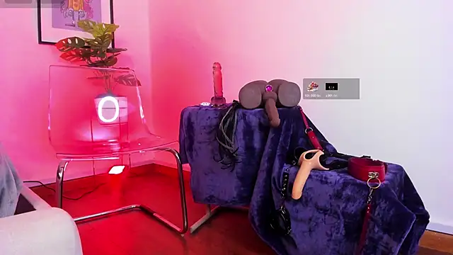 Snapshot of Violett_Novoa chatting on October 2025 12:27:02 PM Violett Novoa online show from October 2025 12:27:02 PM