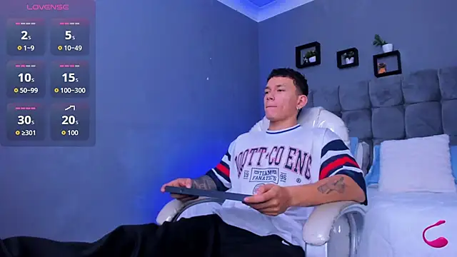 Snapshot of Thomas_moon chatting on November 2025 10:54:01 AM Thomas moon online show from November 2025 10:54:01 AM