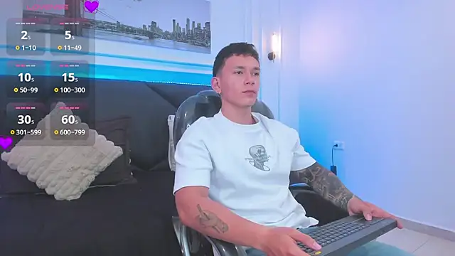 Snapshot of Thomas_moon chatting on November 2025 11:37:01 AM Thomas moon online show from November 2025 11:37:01 AM