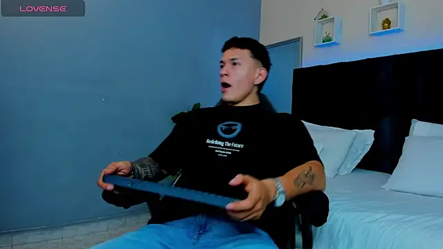 Snapshot of Thomas_moon chatting on November 2025 12:50:02 PM Thomas moon online show from November 2025 12:50:02 PM