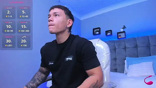 Snapshot of Thomas_moon chatting on November 2025 12:16:02 PM Thomas moon online show from November 2025 12:16:02 PM