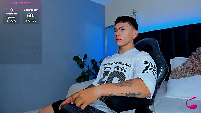 Snapshot of Thomas_moon chatting on November 2025 10:30:02 AM Thomas moon online show from November 2025 10:30:02 AM