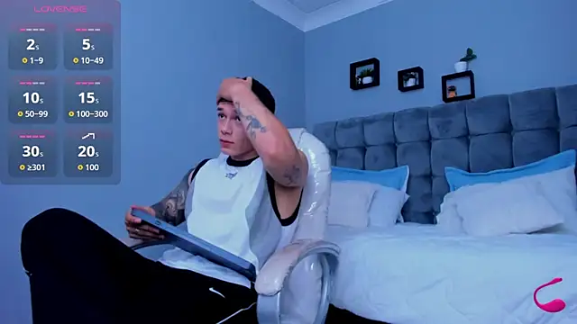 Snapshot of Thomas_moon chatting on November 2025 02:05:01 PM Thomas moon online show from November 2025 02:05:01 PM