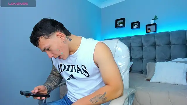 Thomas moon online show from December 2025 01:04:02 PM