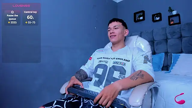 Snapshot of Thomas_moon chatting on November 2025 10:20:02 AM Thomas moon online show from November 2025 10:20:02 AM