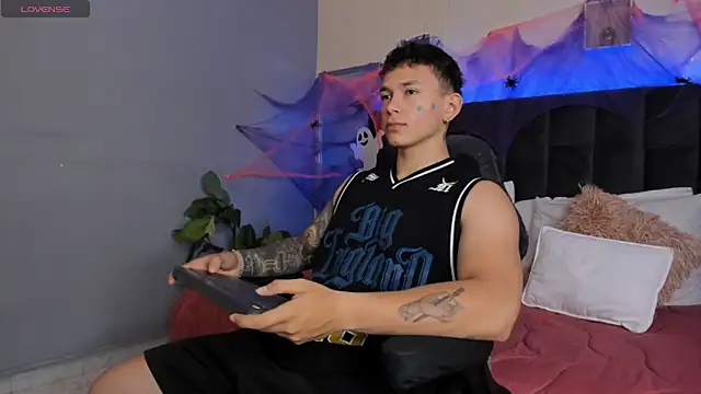 Thomas moon online show from October 2025 12:46:01 PM