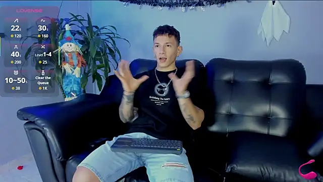 Snapshot of Thomas_moon chatting on October 2025 07:26:01 PM Thomas moon online show from October 2025 07:26:01 PM