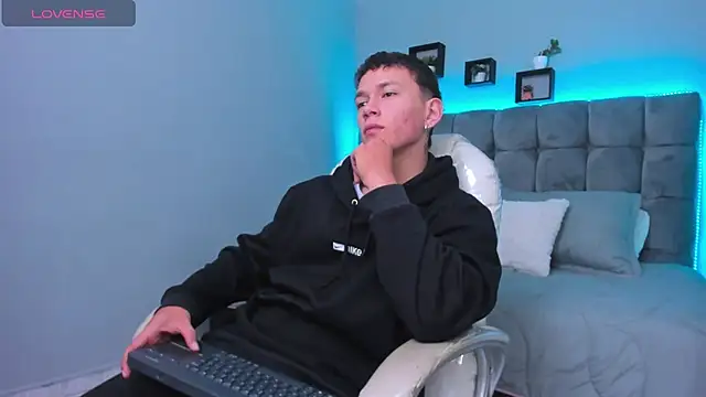 Thomas moon online show from February 2026 12:22:02 PM