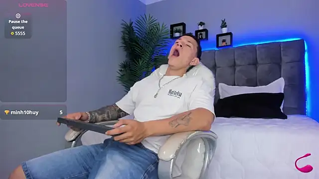 Thomas moon online show from April 2026 02:12:02 PM