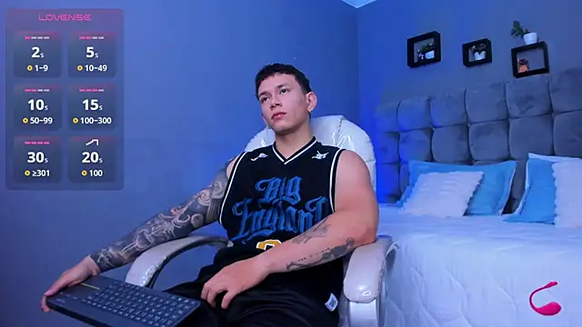 Snapshot of Thomas_moon chatting on November 2025 11:14:01 AM Thomas moon online show from November 2025 11:14:01 AM