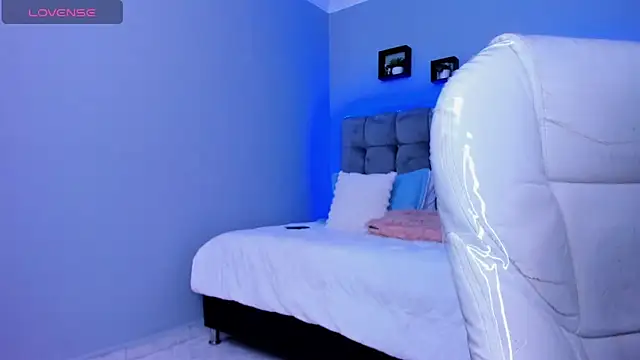 Snapshot of Thomas_moon chatting on December 2025 01:32:02 PM Thomas moon online show from December 2025 01:32:02 PM