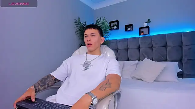 Thomas moon online show from February 2026 01:32:01 PM