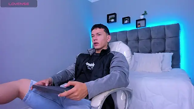 Thomas moon online show from January 2026 01:04:01 PM