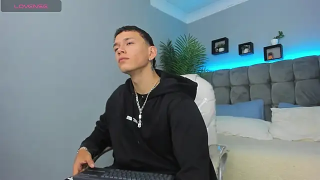 Thomas moon online show from March 2026 01:18:01 PM