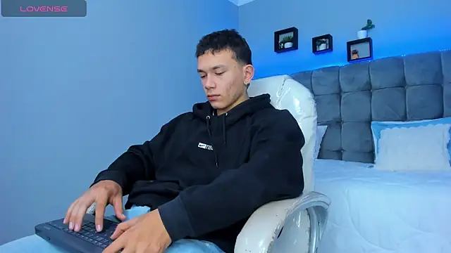 Thomas moon online show from December 2025 01:11:02 PM