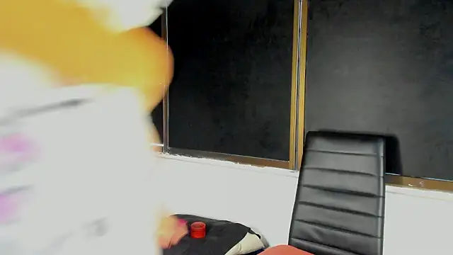 Snapshot of HellAndDante_ chatting on February 2026 10:51:01 PM HellAndDante online show from February 2026 10:51:01 PM