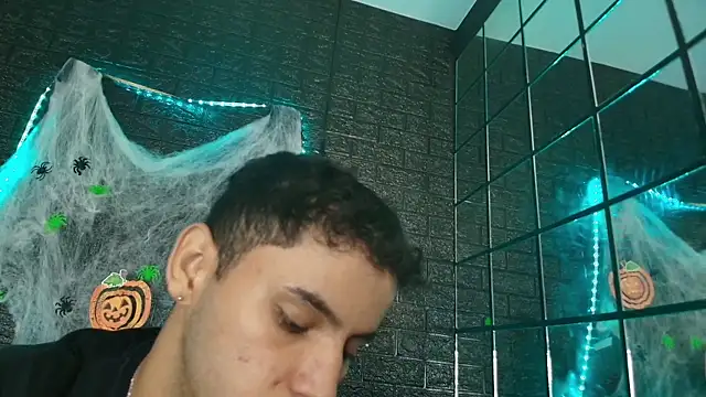 Snapshot of HellAndDante_ chatting on October 2025 10:22:02 PM HellAndDante online show from October 2025 10:22:02 PM