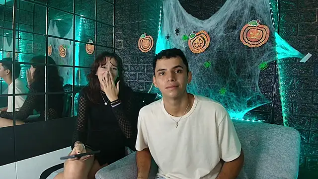 Snapshot of HellAndDante_ chatting on October 2025 12:00:02 AM HellAndDante online show from October 2025 12:00:02 AM