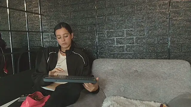 Snapshot of HellAndDante_ chatting on November 2025 02:49:02 AM HellAndDante online show from November 2025 02:49:02 AM