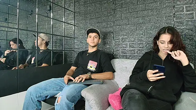 Snapshot of HellAndDante_ chatting on November 2025 12:10:02 AM HellAndDante online show from November 2025 12:10:02 AM