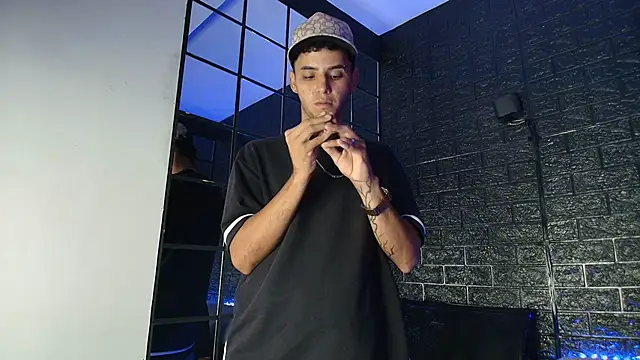 Snapshot of HellAndDante_ chatting on November 2025 01:37:01 AM HellAndDante online show from November 2025 01:37:01 AM