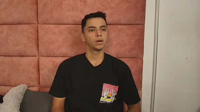 Snapshot of HellAndDante_ chatting on October 2025 11:18:02 PM HellAndDante online show from October 2025 11:18:02 PM