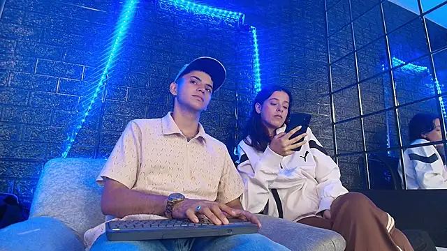 Snapshot of HellAndDante_ chatting on November 2025 10:24:02 PM HellAndDante online show from November 2025 10:24:02 PM