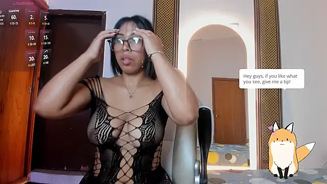 Elowen Clark online show from December 2025 07:30:01 PM