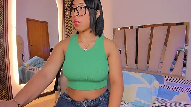 Elowen Clark online show from January 2026 08:04:01 PM