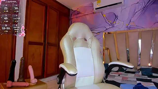 Elowen Clark online show from October 2025 07:58:01 PM