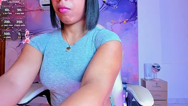 Elowen Clark online show from October 2025 07:46:01 PM