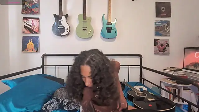 onlystrings online show from April 2026 09:12:02 PM