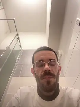 lolo7121 online show from April 2026 11:33:01 PM