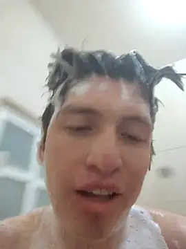 Luisgg18 online show from December 2025 03:18:02 AM