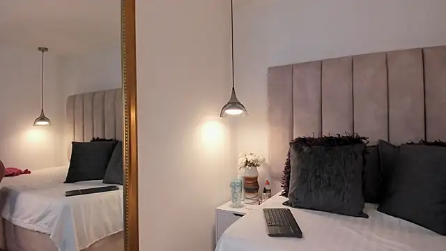 Snapshot of arianaa_miller_ chatting on November 2025 08:13:01 PM arianaa miller online show from November 2025 08:13:01 PM