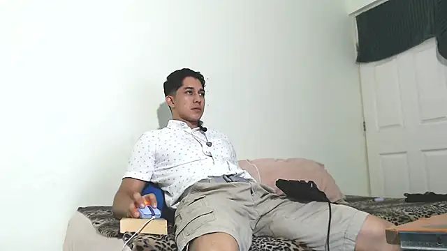 Snapshot of Penelope77 chatting on October 2025 05:19:02 AM Penelope77 online show from October 2025 05:19:02 AM