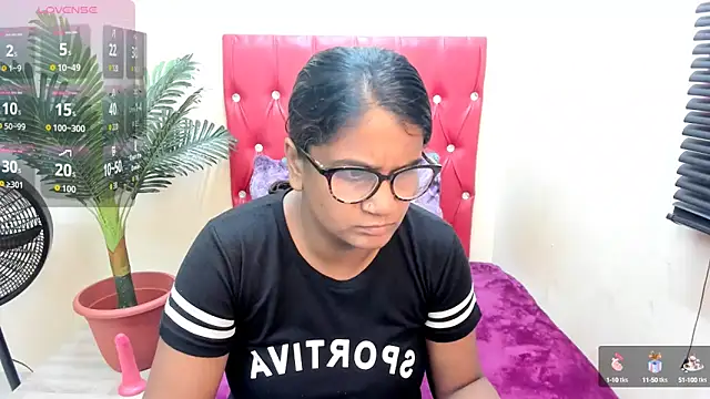 Strawberry Lips online show from October 2025 04:36:02 AM