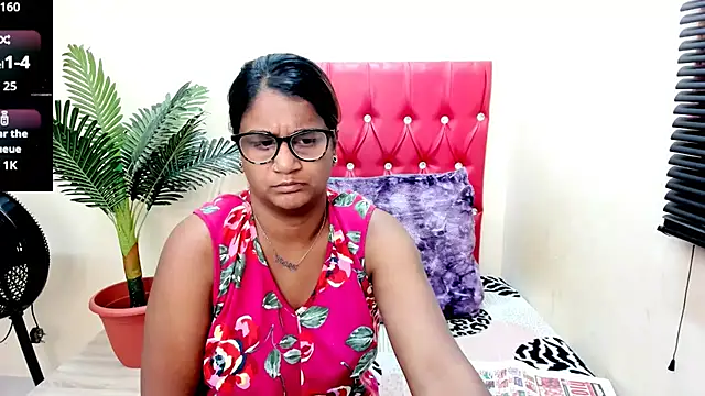 Strawberry Lips online show from October 2025 04:36:01 AM