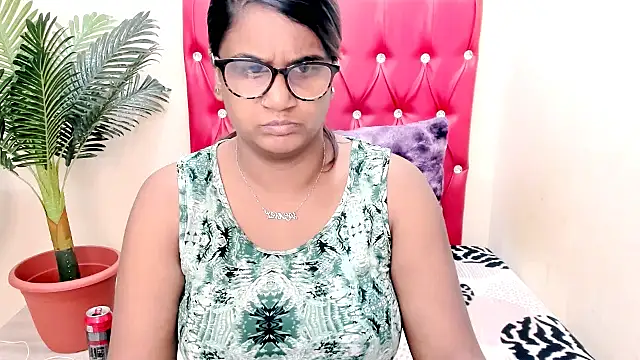 Strawberry Lips online show from October 2025 04:35:01 AM