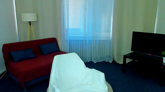 Snapshot of EllaSteele chatting on September 2025 01:39:01 PM EllaSteele online show from September 2025 01:39:01 PM